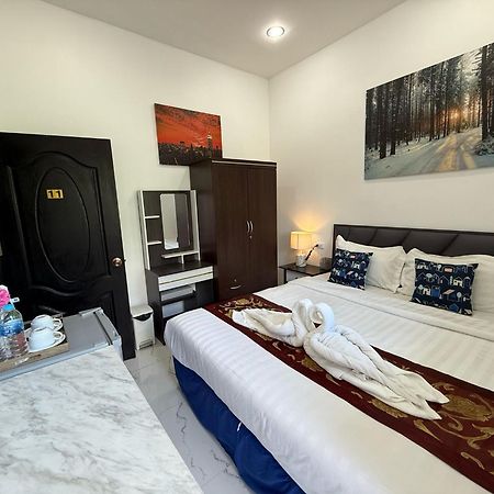 Heaven House Restro & Bar Hotel Patong Exterior foto