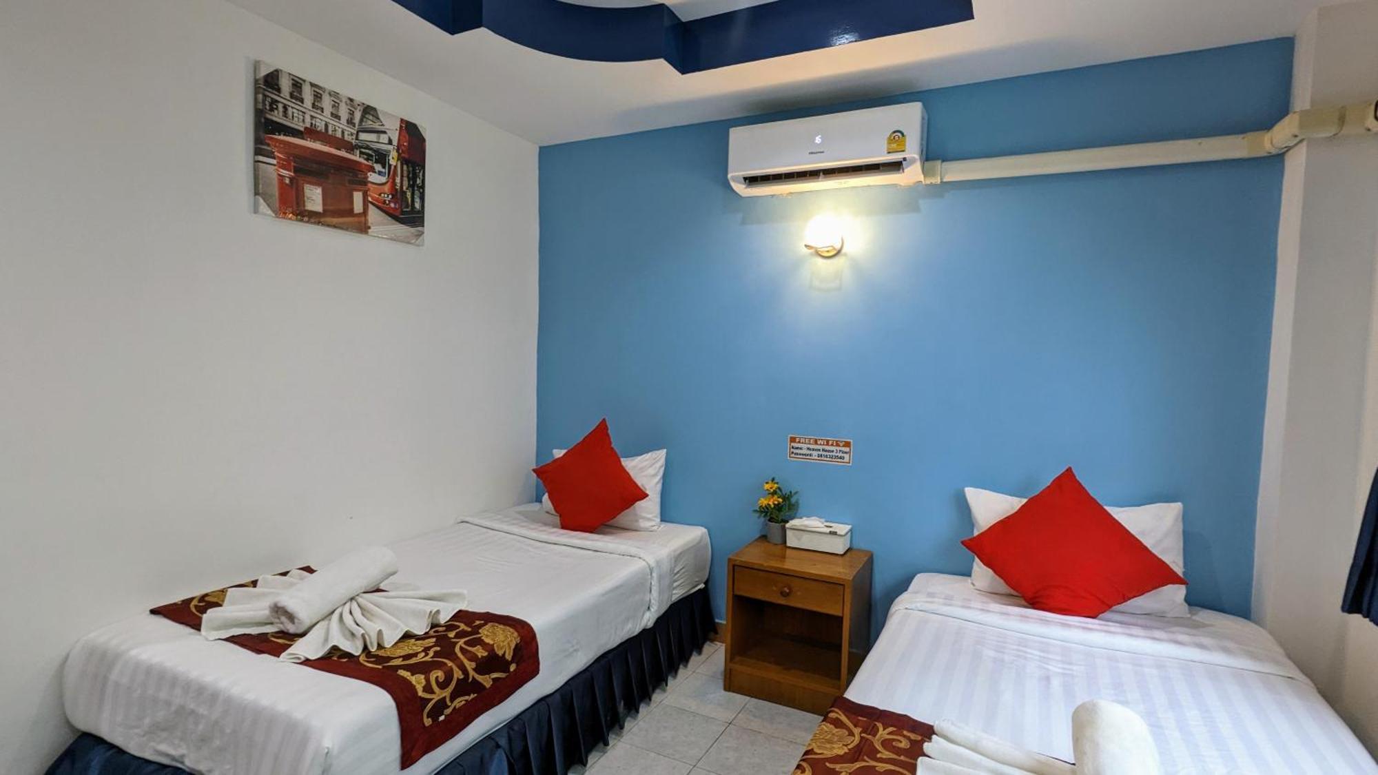Heaven House Restro & Bar Hotel Patong Exterior foto