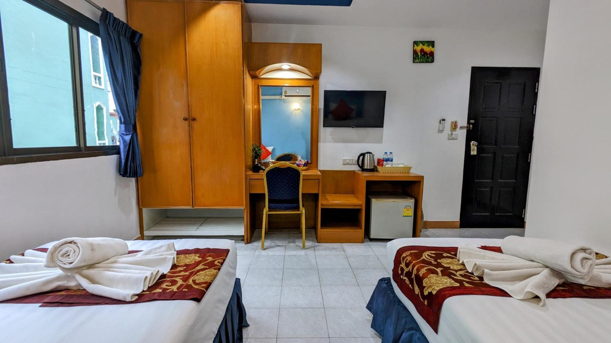 Heaven House Restro & Bar Hotel Patong Exterior foto