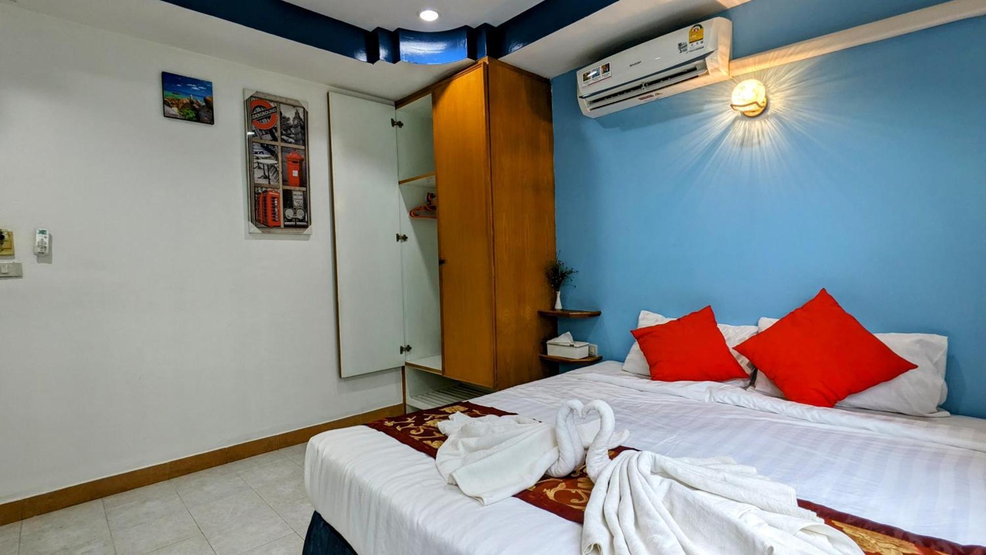 Heaven House Restro & Bar Hotel Patong Exterior foto