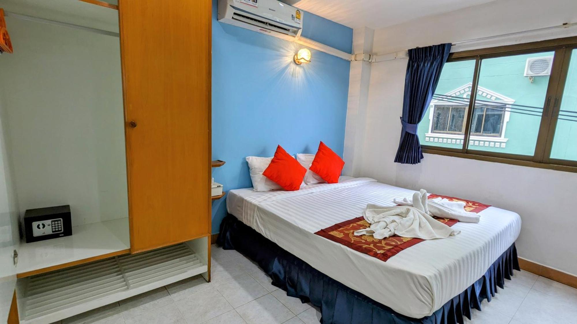 Heaven House Restro & Bar Hotel Patong Exterior foto