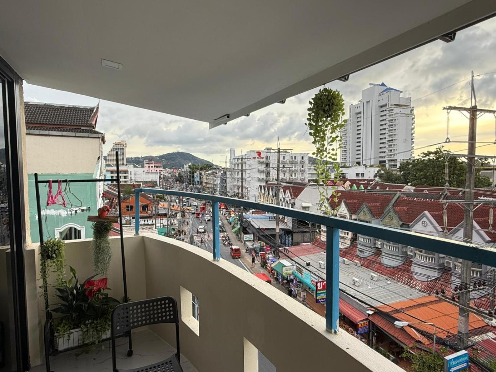Heaven House Restro & Bar Hotel Patong Exterior foto